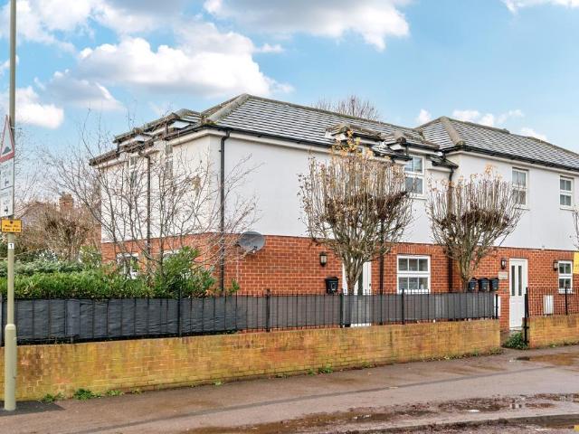 2 bedroom maisonette for sale