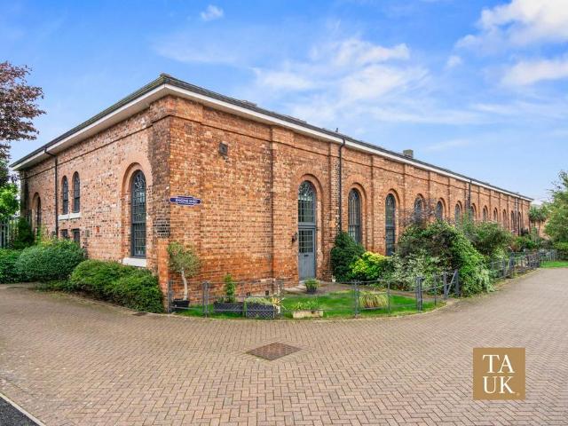 2 bedroom maisonette for sale