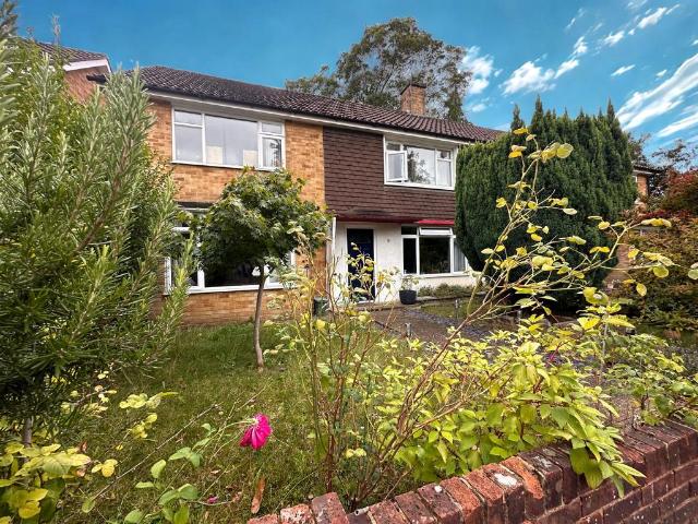 2 bedroom maisonette for sale