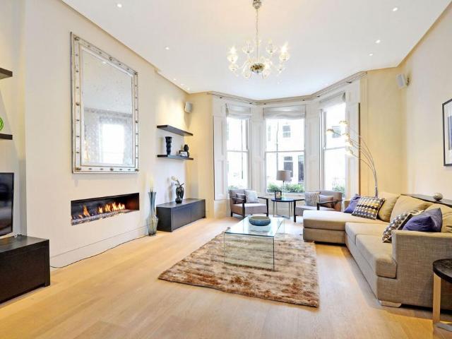 2 bedroom maisonette for sale