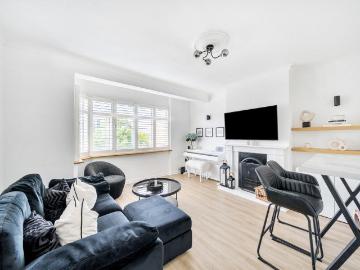 2 bedroom maisonette for sale