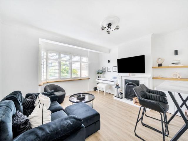 2 bedroom maisonette for sale
