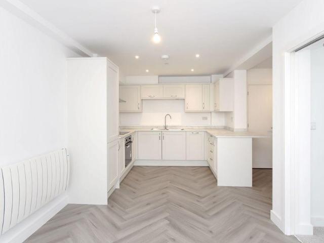 2 bedroom maisonette for sale