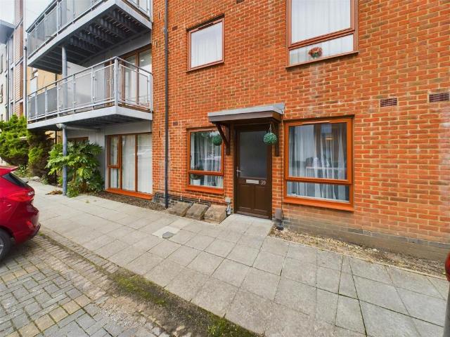 2 bedroom maisonette for sale