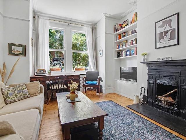 2 bedroom maisonette for sale