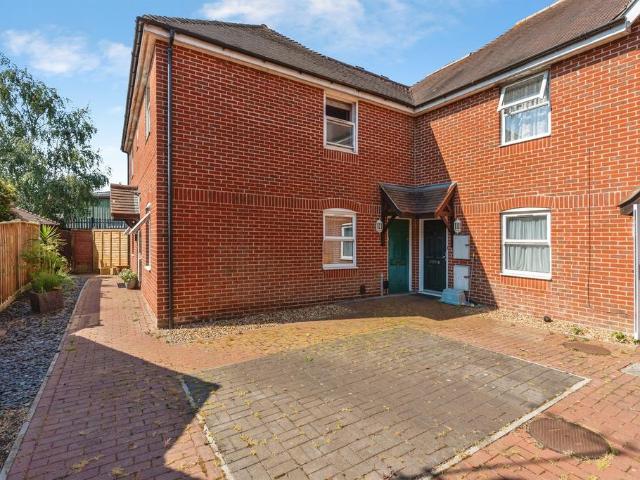 2 bedroom maisonette for sale
