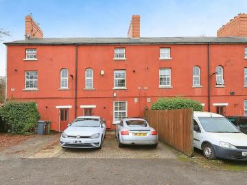 2 bedroom maisonette for sale