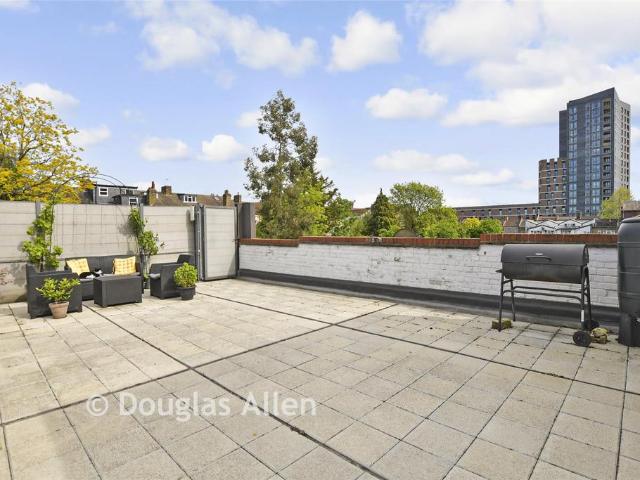2 bedroom maisonette for sale