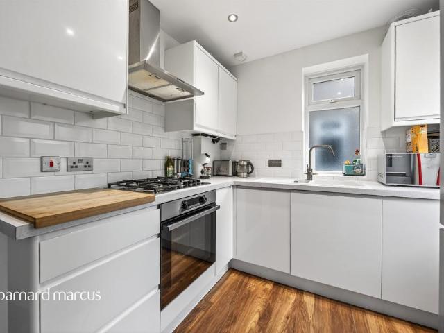 2 bedroom maisonette for sale