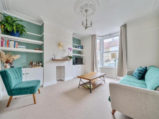 2 bedroom maisonette for sale