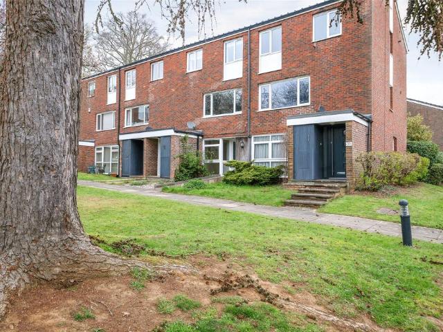2 bedroom maisonette for sale