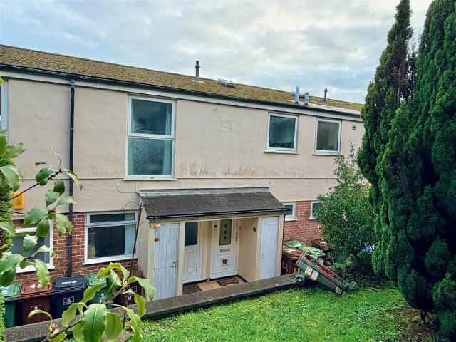 2 bedroom maisonette for sale