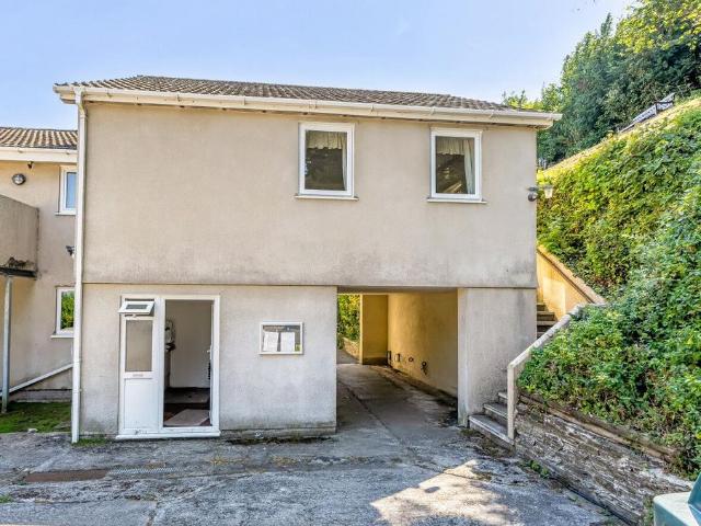 2 bedroom maisonette for sale