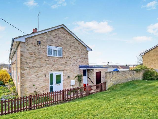 2 bedroom maisonette for sale