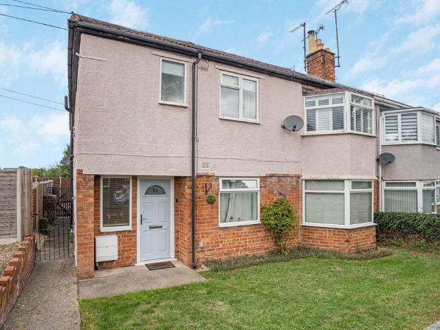 2 bedroom maisonette for sale