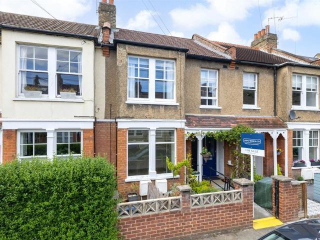 2 bedroom maisonette for sale