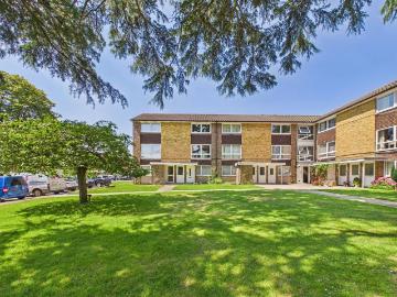 2 bedroom maisonette for sale