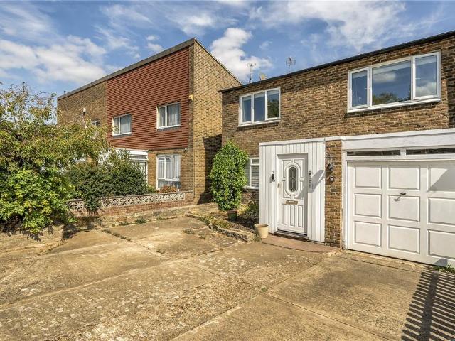 2 bedroom maisonette for sale