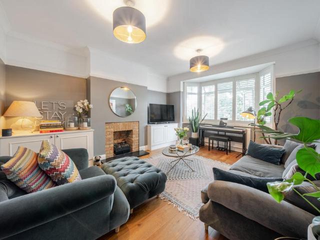 2 bedroom maisonette for sale