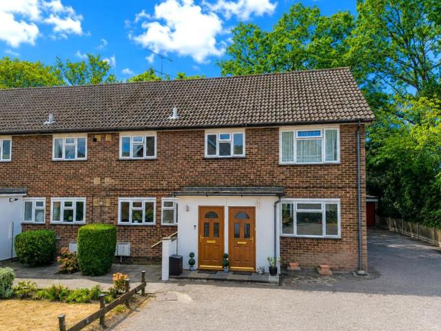 2 bedroom maisonette for sale
