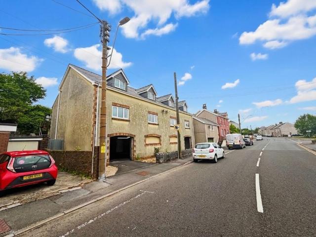 2 bedroom maisonette for sale