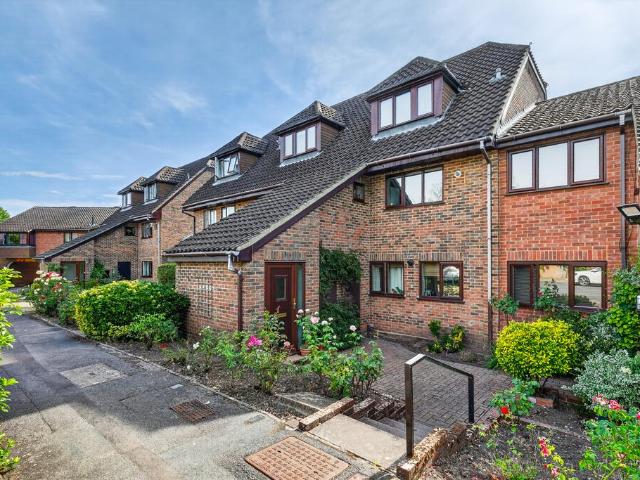 2 bedroom maisonette for sale