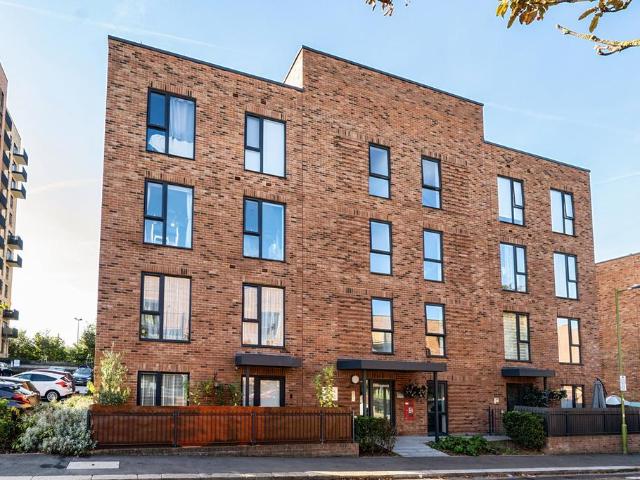 2 bedroom maisonette for sale