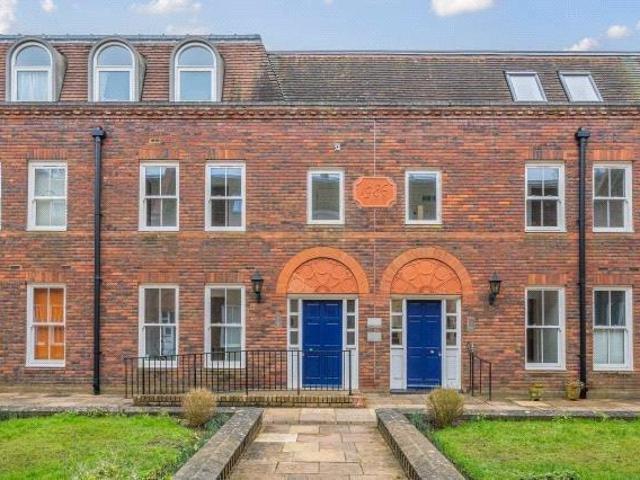 2 bedroom maisonette for sale