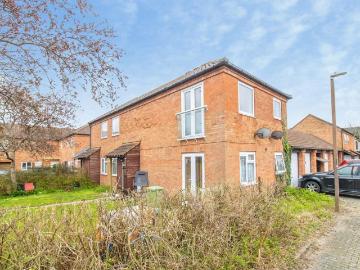 2 bedroom maisonette for sale