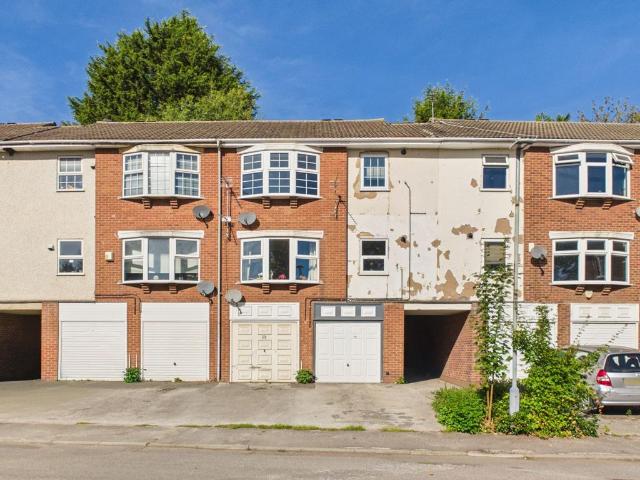 2 bedroom maisonette for sale