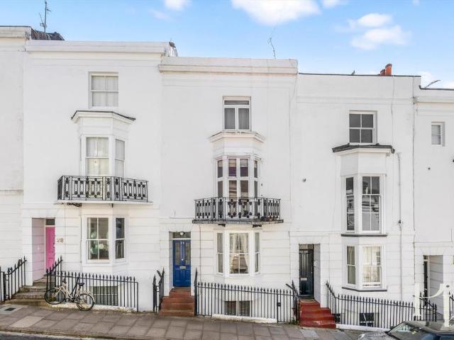 2 bedroom maisonette for sale