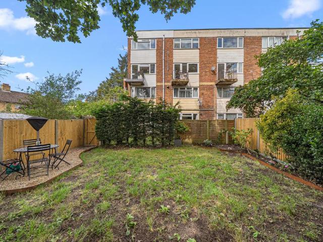 2 bedroom maisonette for sale