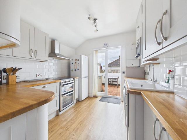 2 bedroom maisonette for sale