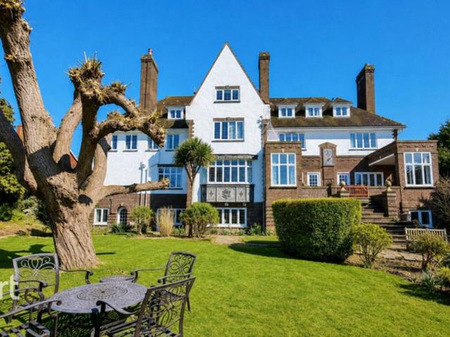 2 bedroom maisonette for sale