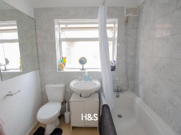 2 bedroom maisonette for sale
