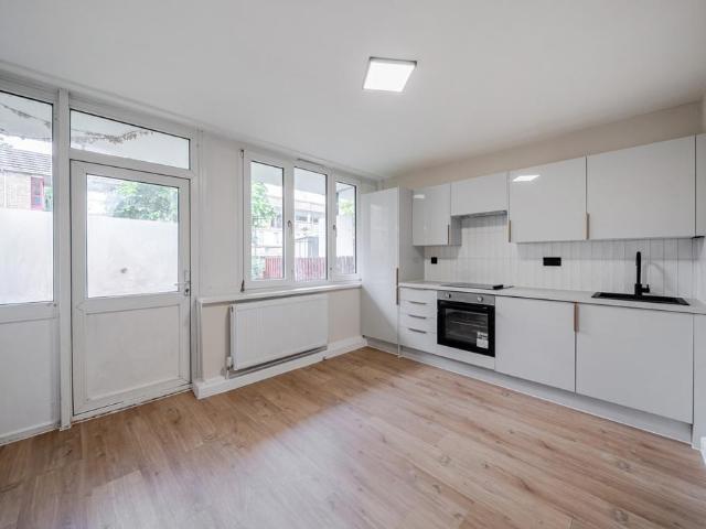 2 bedroom maisonette for sale