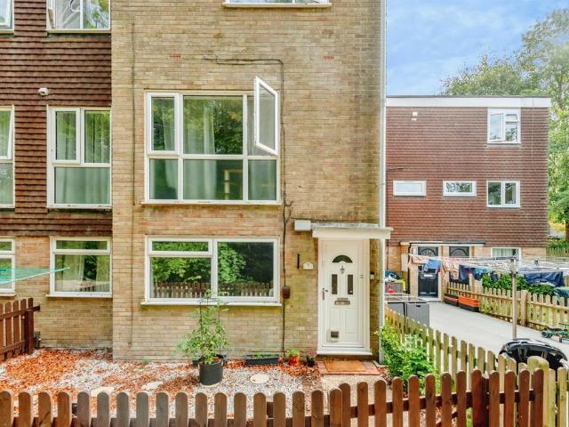 2 bedroom maisonette for sale