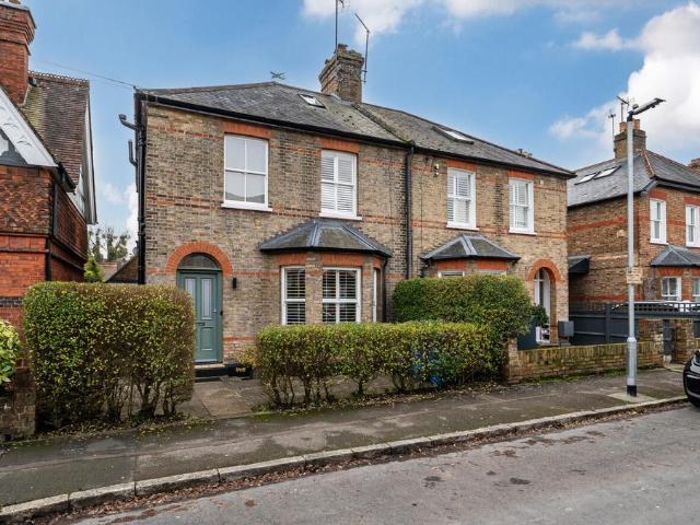 2 bedroom maisonette for sale