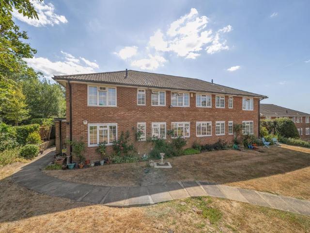 2 bedroom maisonette for sale