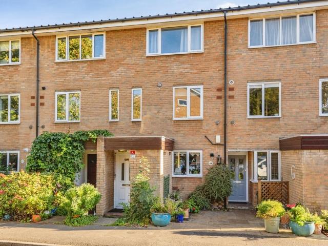 2 bedroom maisonette for sale