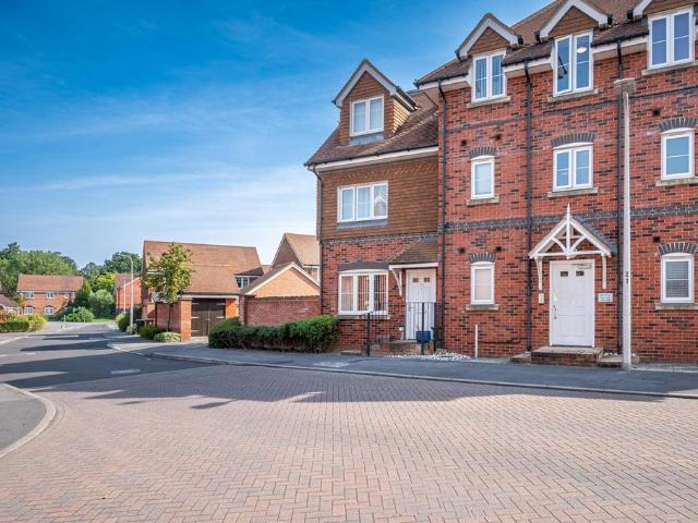 2 bedroom maisonette for sale