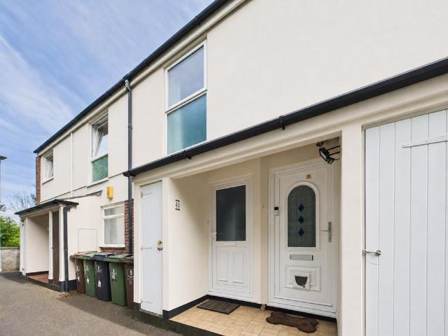 2 bedroom maisonette for sale