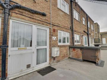2 bedroom maisonette for sale