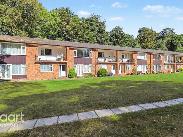 2 bedroom maisonette for sale
