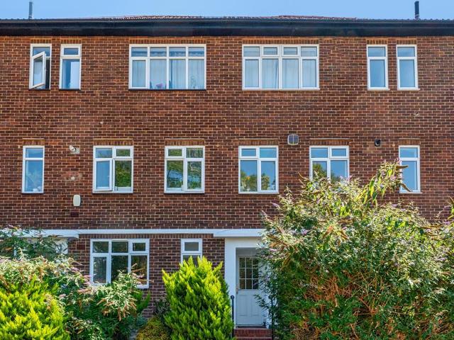 2 bedroom maisonette for sale