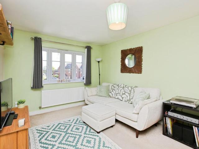 2 bedroom maisonette for sale