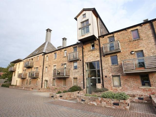 2 bedroom maisonette for sale