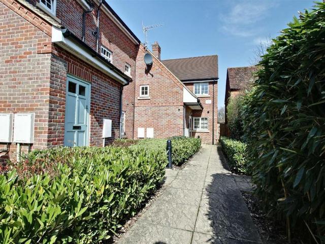 2 bedroom maisonette for sale