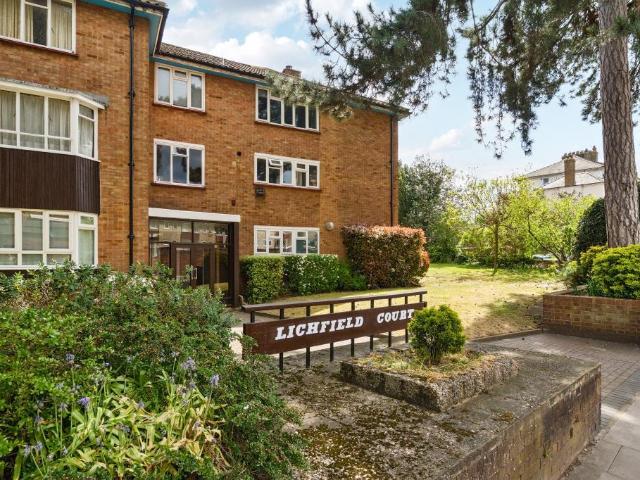 2 bedroom maisonette for sale