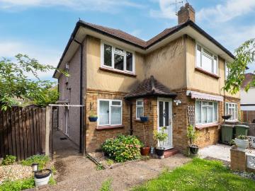 2 bedroom maisonette for sale